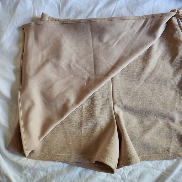 Tan Skorts with tie front - Picture 2 of 6